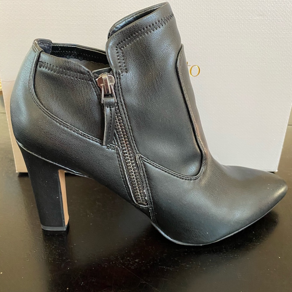 Black Boots with Zipper